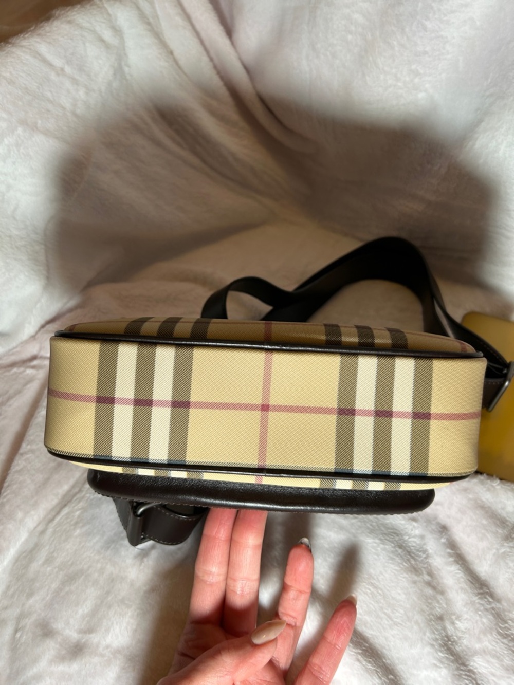 399. Burberry Beige Nova Check Crossbody w/coa - Picture 6 of 11